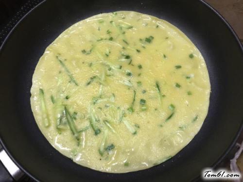 【黄瓜葱花鸡蛋饼】