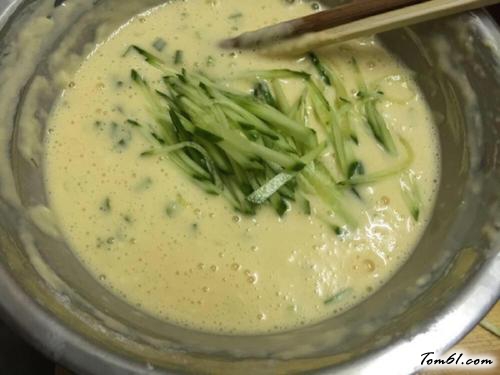 【黄瓜葱花鸡蛋饼】