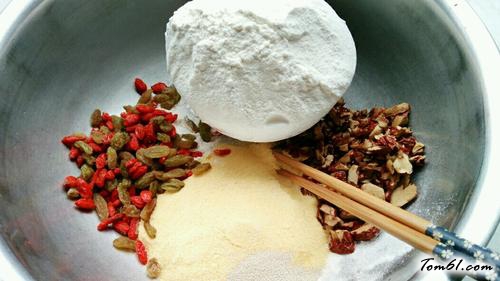 【蜂蜜鸡蛋玉米面发糕】