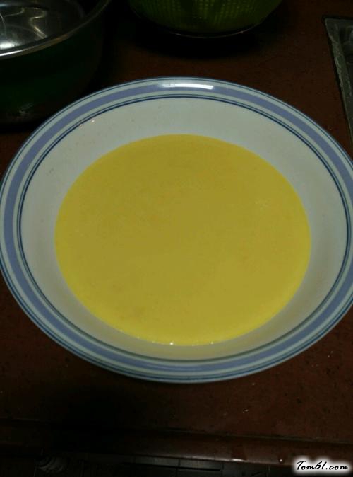 【奶香蛋黄馅冰皮月饼】