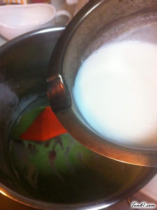 【蜜豆抹茶红丝绒蛋糕卷】