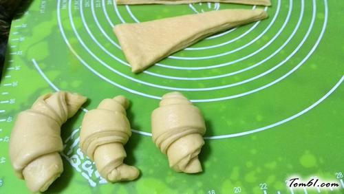 【牛角咸面包】