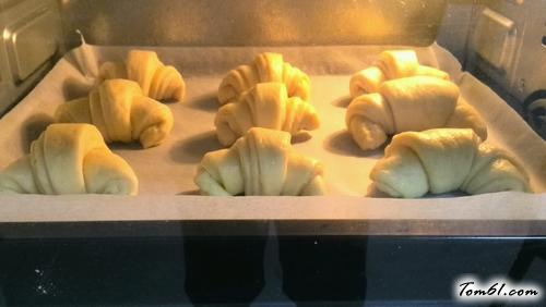 【牛角咸面包】