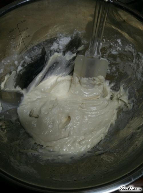 【奶香蛋黄馅冰皮月饼】