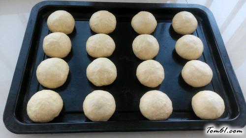 【奶香豆沙小餐包】