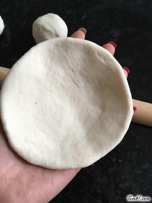 【红糖核桃仁馅饼】