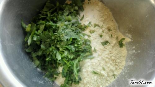 【玉米面菜饼子】