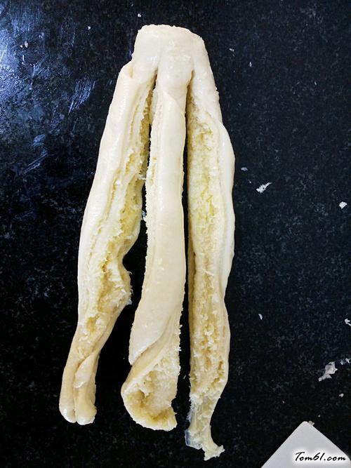 【椰蓉辫子面包】