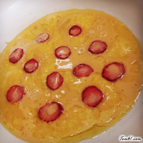 【草莓鸡蛋卷】