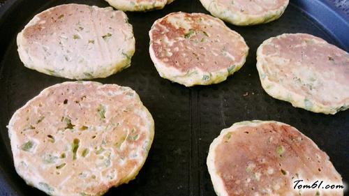 【玉米面菜饼子】