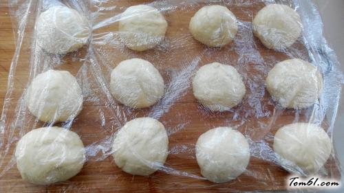 【奶香豆沙小餐包】