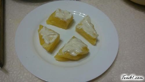 【菠萝色拉酱草莓甜点】