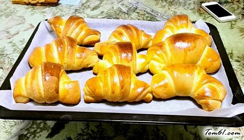 【牛角咸面包】