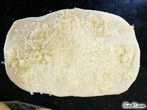 【椰蓉辫子面包】