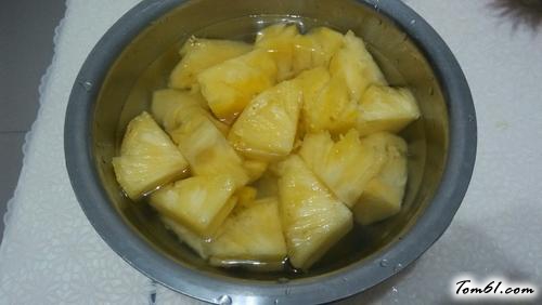 【菠萝色拉酱草莓甜点】