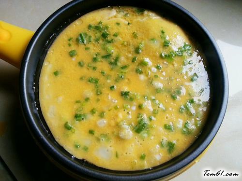 【葱花玉米面蛋饼】