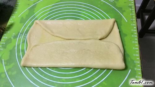 【牛角咸面包】