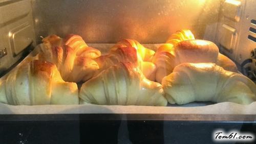 【牛角咸面包】