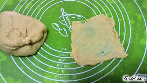 【牛角咸面包】