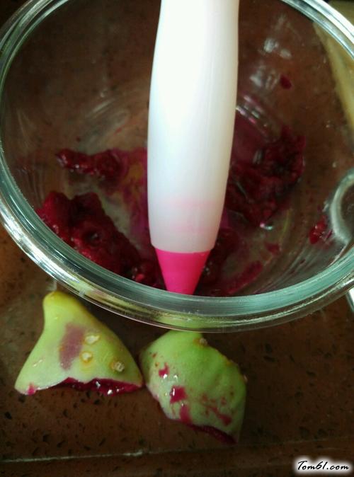 【奶香蛋黄馅冰皮月饼】