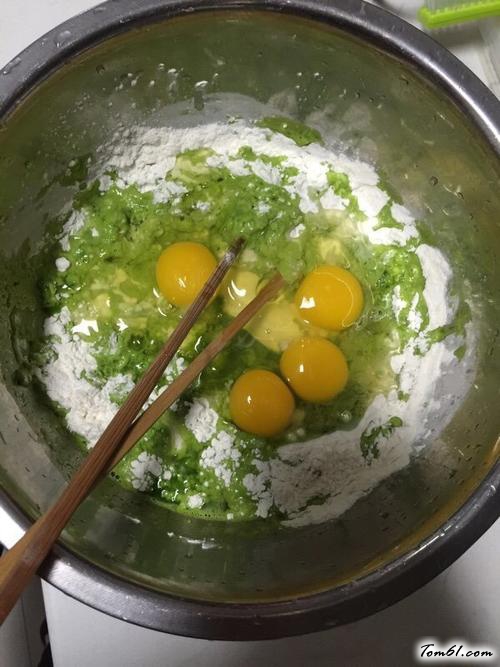 【菠菜汁鸡蛋饼】