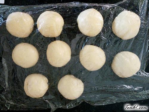 【椰蓉辫子面包】