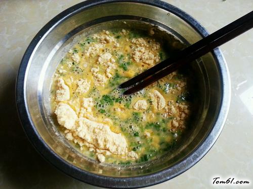 【葱花玉米面蛋饼】