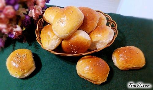 【奶香豆沙小餐包】