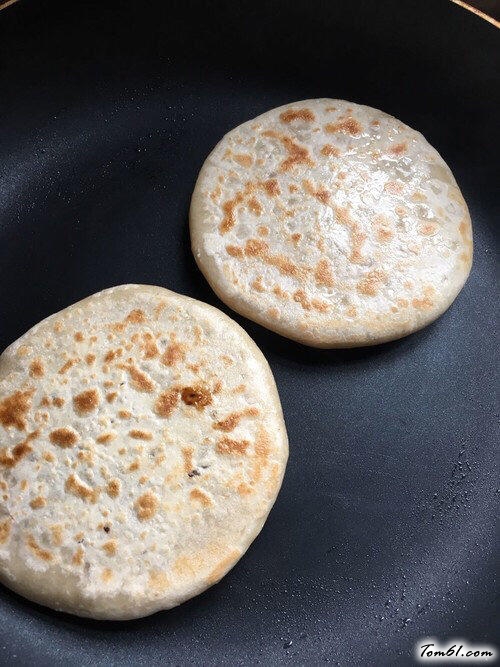 【红糖核桃仁馅饼】