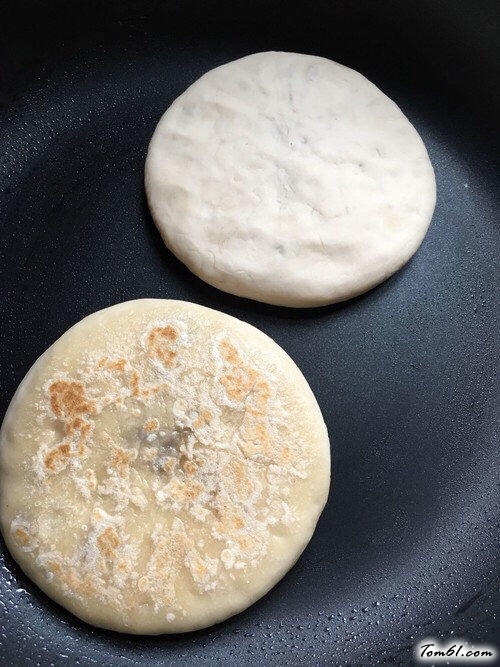 【红糖核桃仁馅饼】