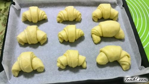 【牛角咸面包】