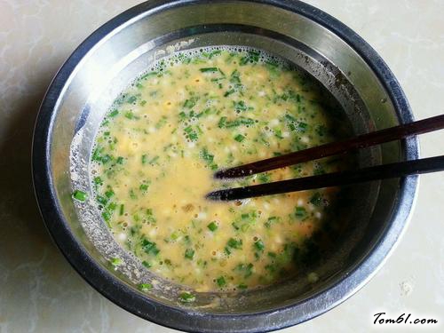 【葱花玉米面蛋饼】