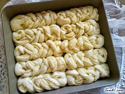 【椰蓉辫子面包】