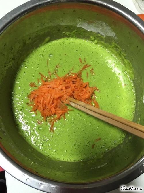 【菠菜汁鸡蛋饼】