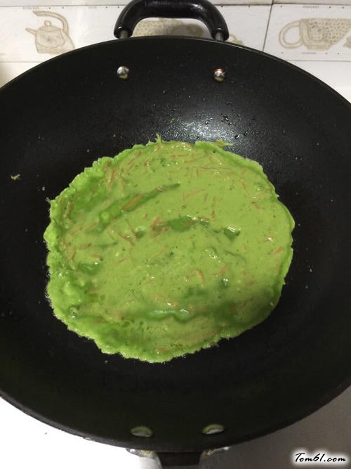 【菠菜汁鸡蛋饼】