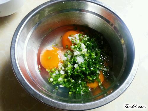 【葱花玉米面蛋饼】