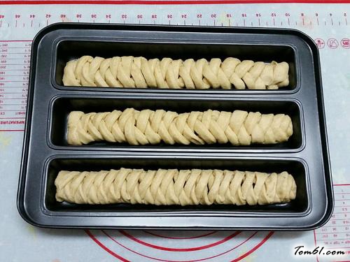 【全麥葡萄乾辮子包】