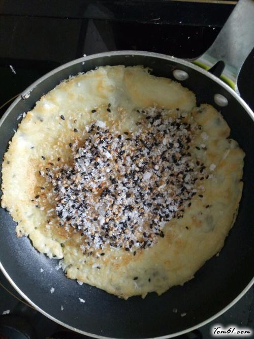 【芝麻椰蓉甜馅小卷】