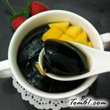 蜂蜜汁龟苓膏的做法