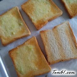 蒜香面包片的做法