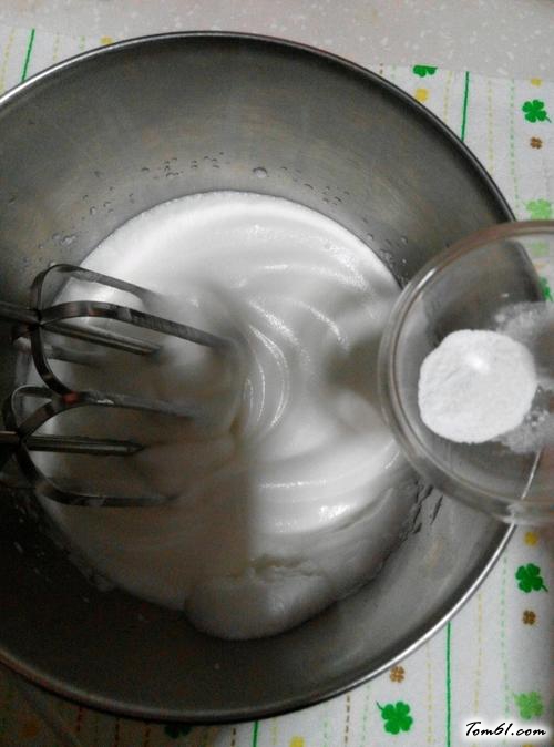 【草莓淡奶油蛋糕卷】