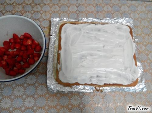 【草莓淡奶油蛋糕卷】