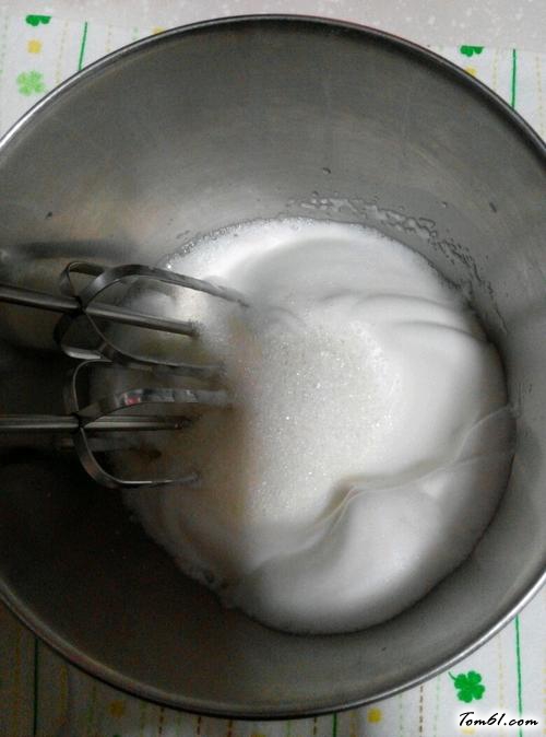 【草莓淡奶油蛋糕卷】