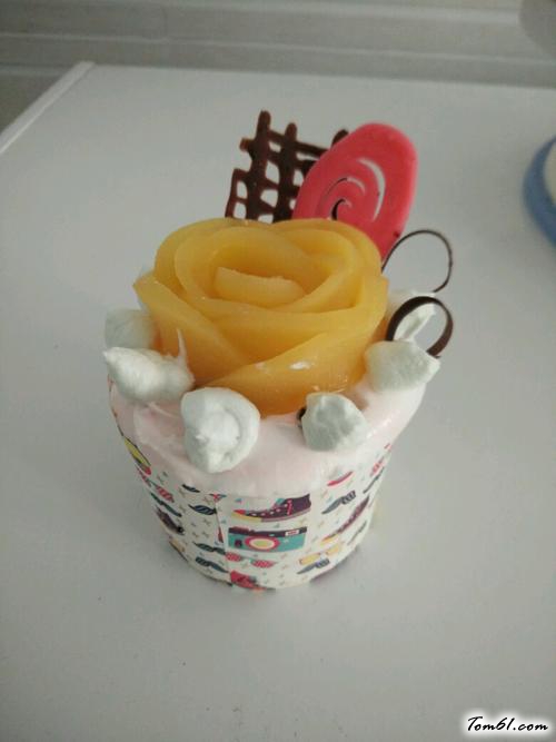 【水果奶油杯子蛋糕】