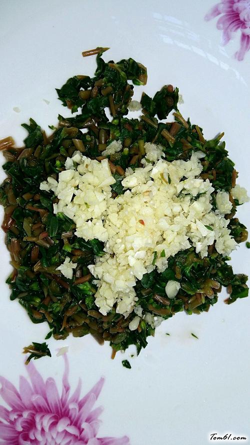 【马齿苋蒜香鸡蛋饼】