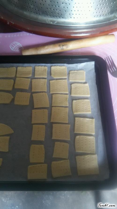 【奶盐苏打饼干】