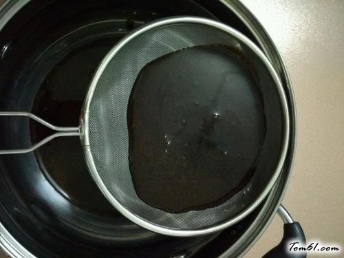 【蜂蜜汁龟苓膏】