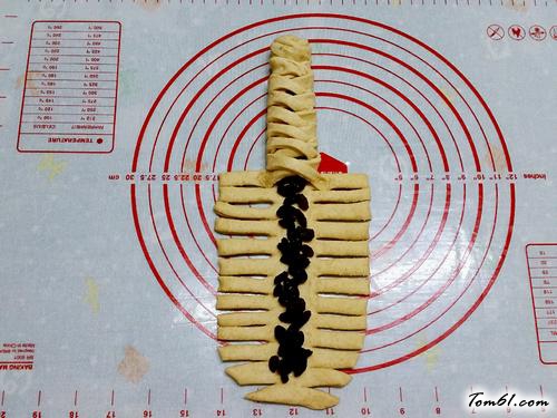 【全麥葡萄乾辮子包】