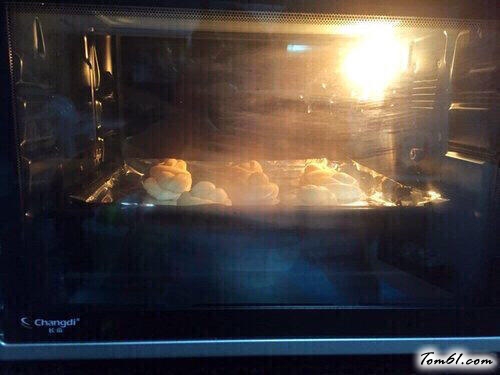 【炼乳小面包】