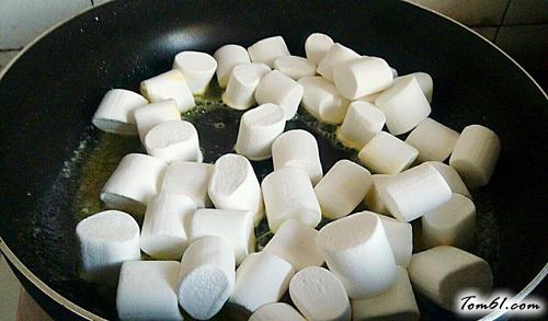 【自制牛轧糖】